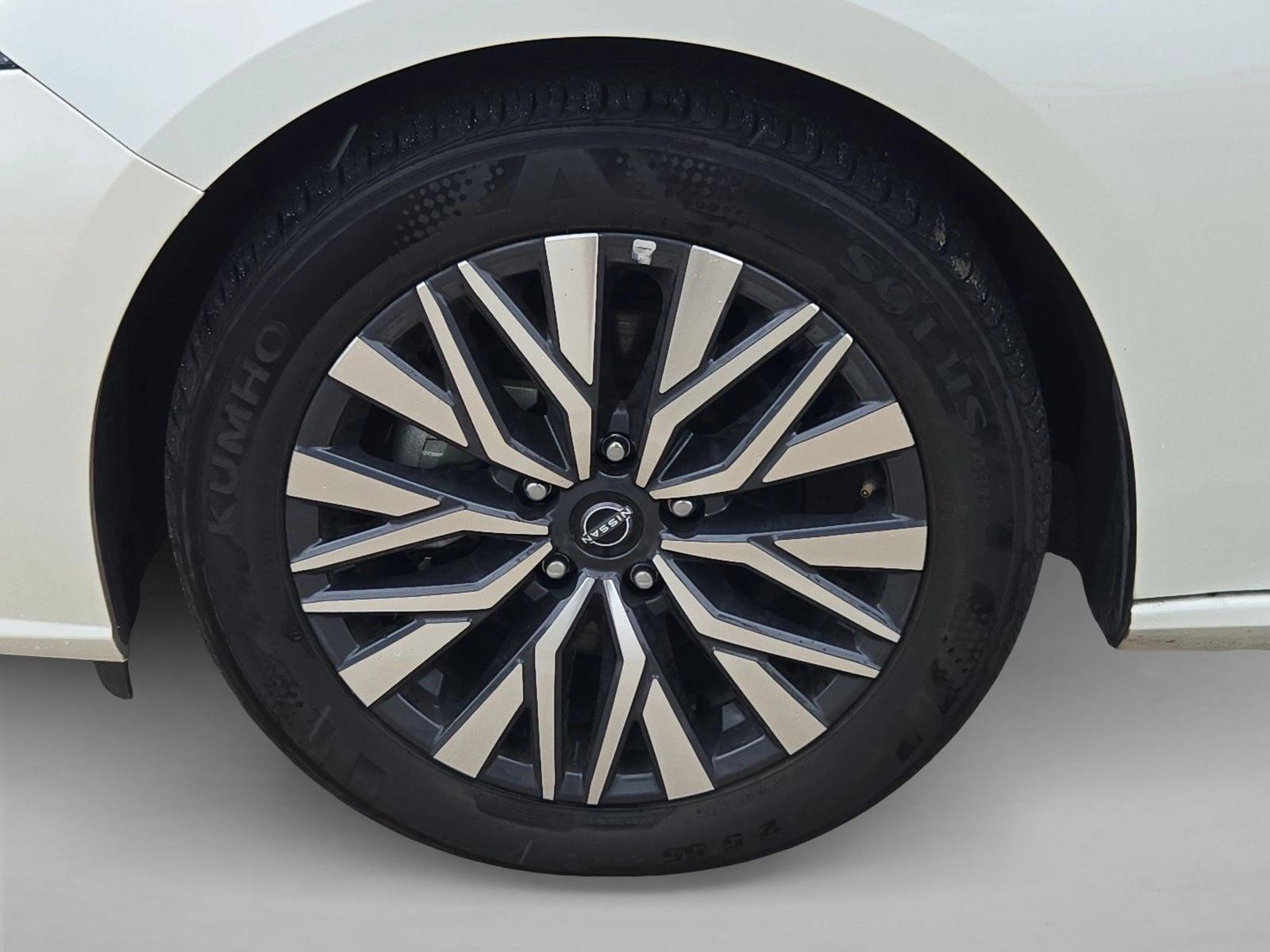 2025 Nissan Altima SV - Photo 19