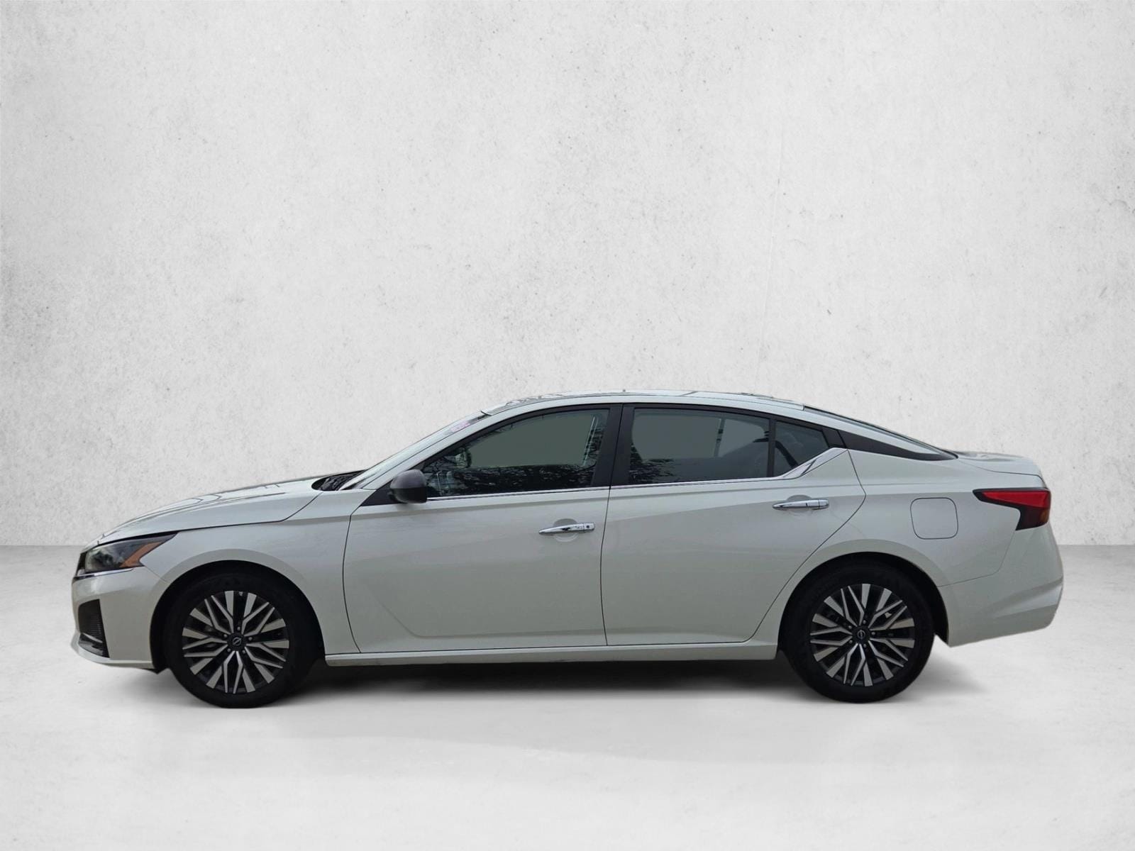 2025 Nissan Altima SV - Photo 8
