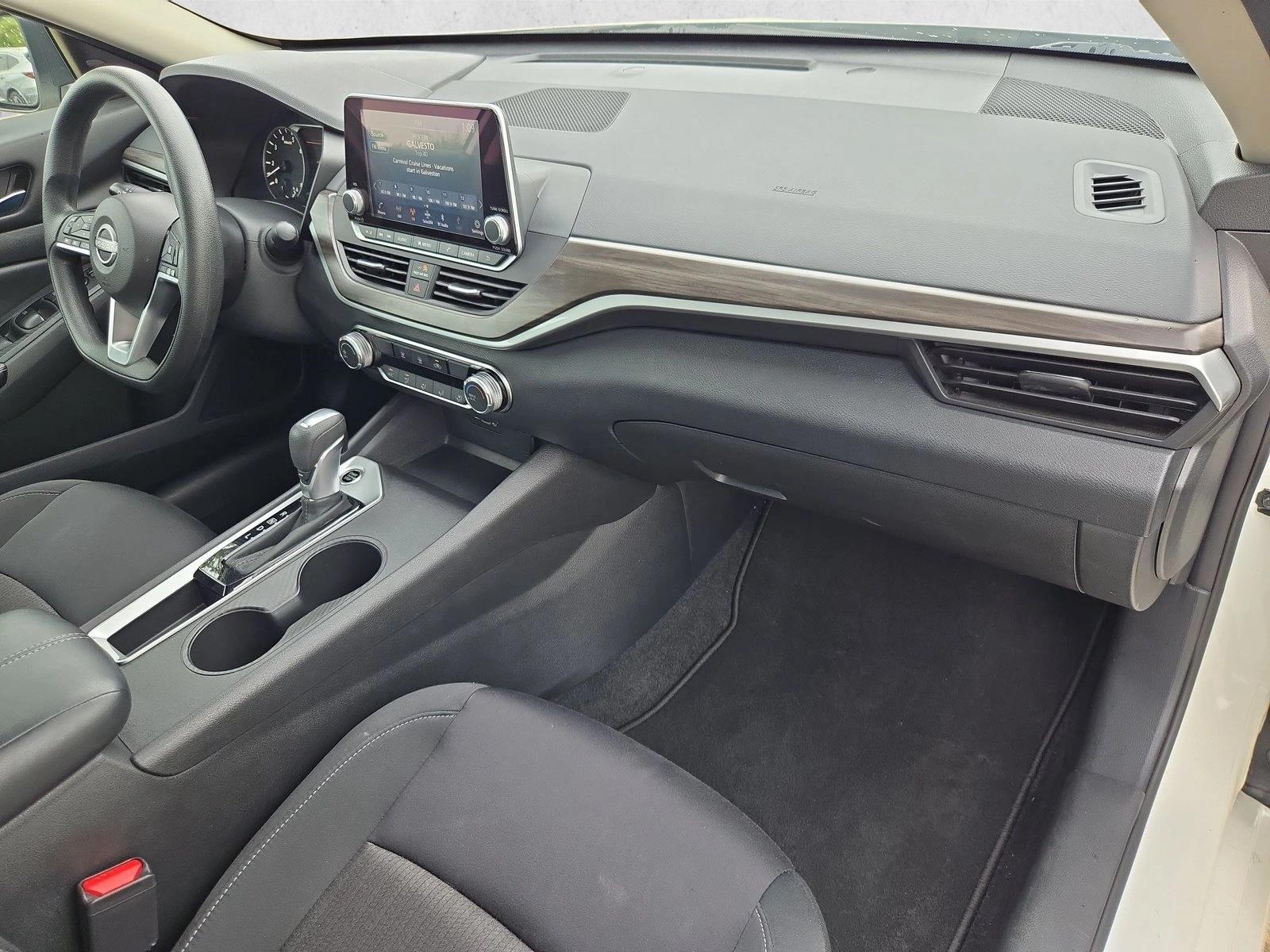 2025 Nissan Altima SV - Photo 18