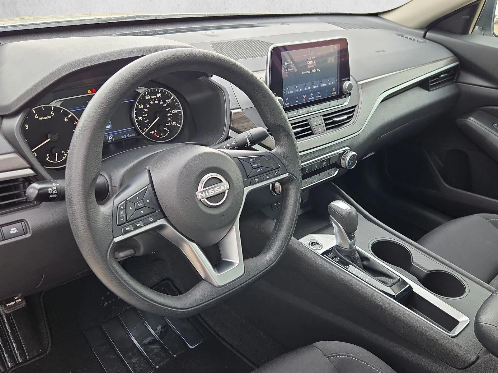 2025 Nissan Altima SV - Photo 9
