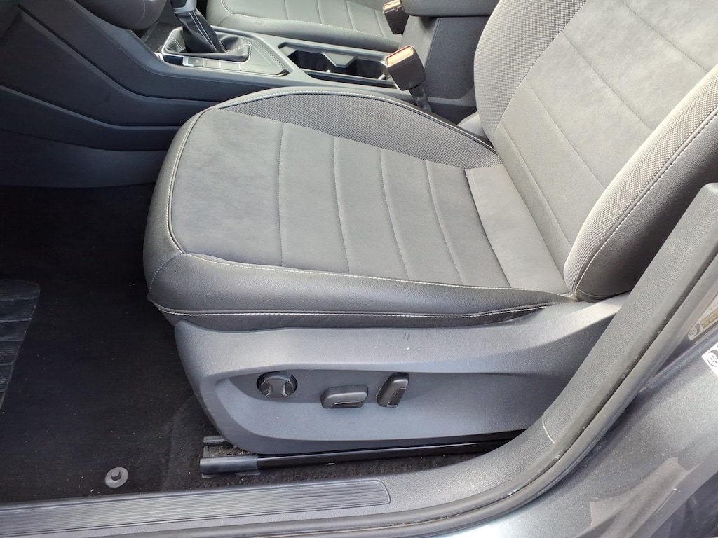 Used 2024 Volkswagen Taos SE SUV
