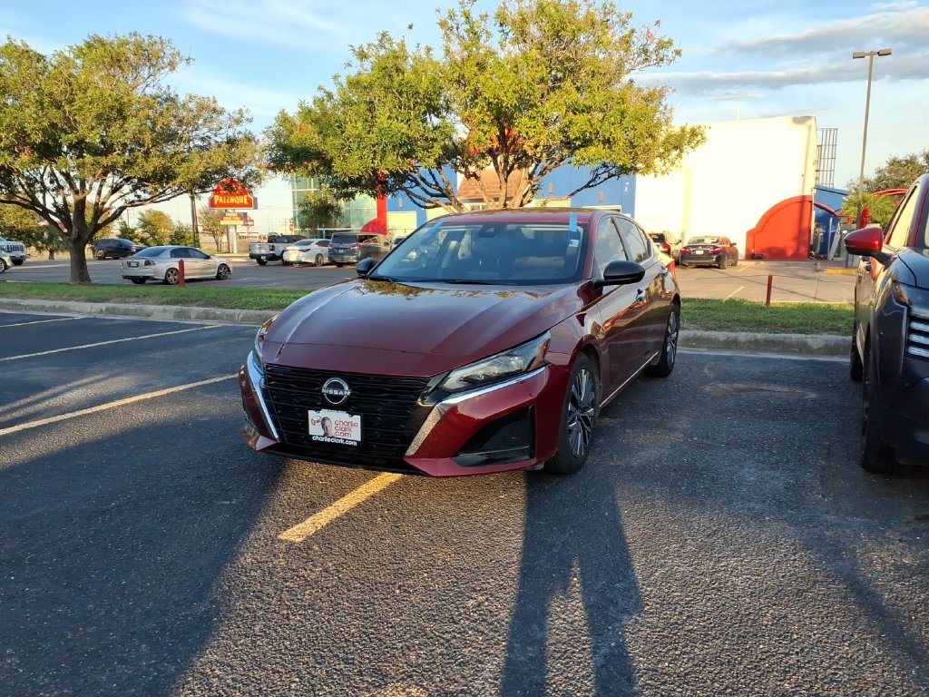 Used 2024 Nissan Altima 2.5 SV Sedan