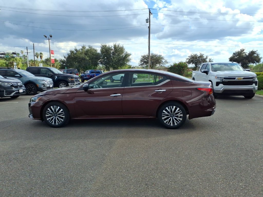 Used 2024 Nissan Altima 2.5 SV Sedan
