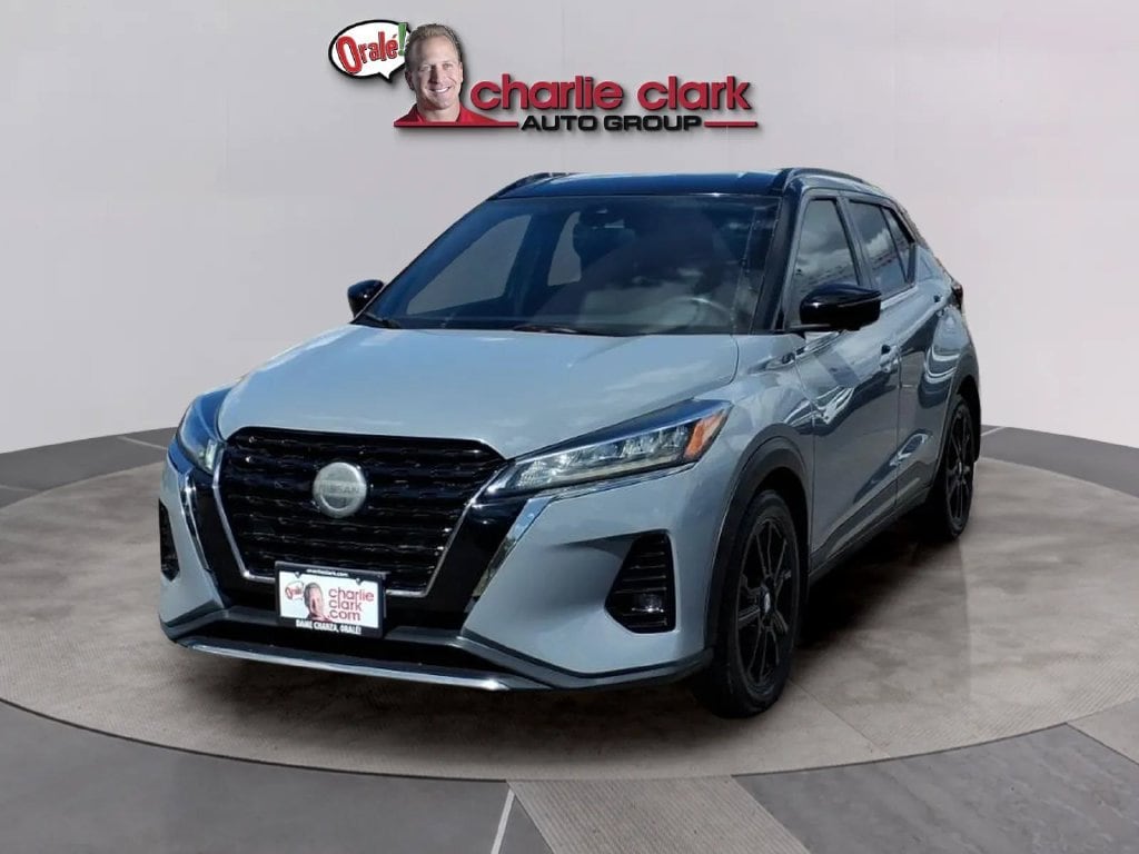 2021 Nissan Kicks SR