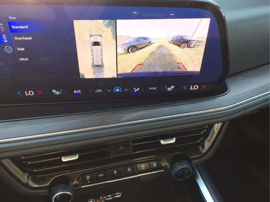 2025 Chevrolet Suburban Z71 - Photo 14
