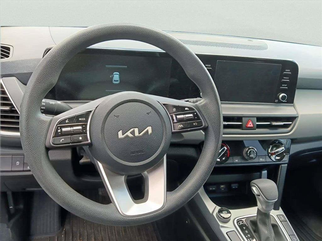 2025 Kia Seltos LX - Photo 13