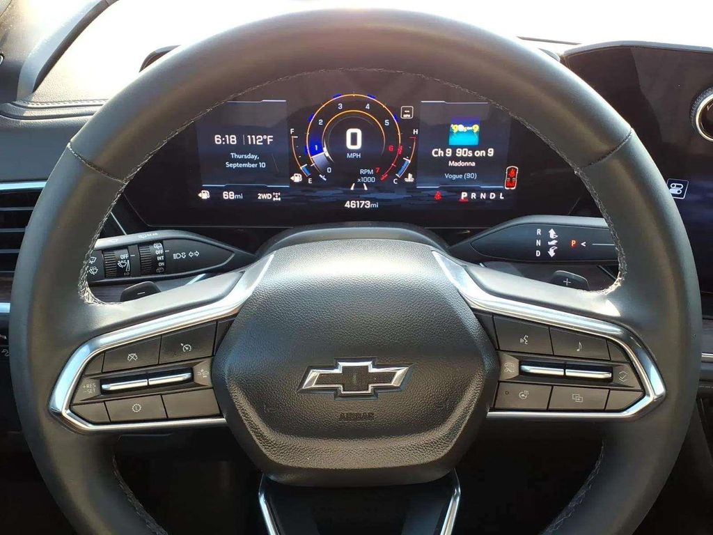 2025 Chevrolet Suburban Z71 - Photo 13