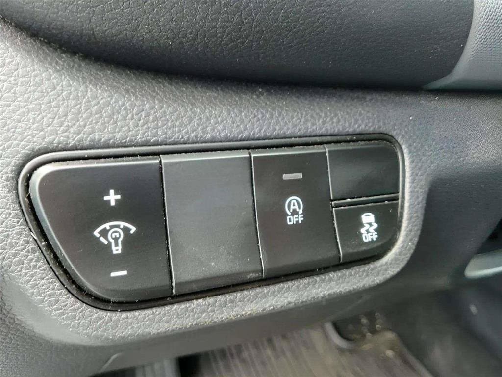 2025 Kia Seltos LX - Photo 6