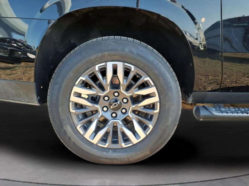 2025 Chevrolet Suburban Z71 - Photo 20