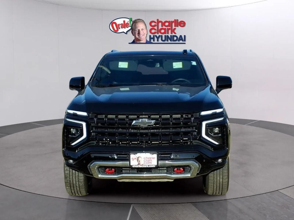2025 Chevrolet Suburban Z71 - Photo 8