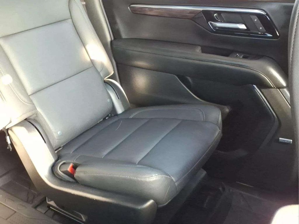 2025 Chevrolet Suburban Z71 - Photo 17
