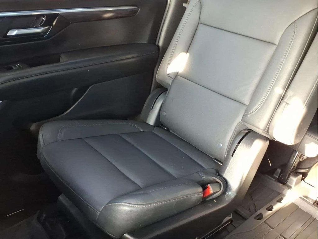2025 Chevrolet Suburban Z71 - Photo 15