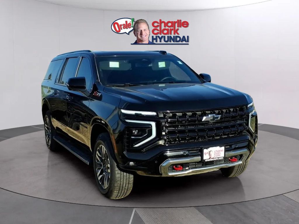 2025 Chevrolet Suburban Z71 - Photo 7