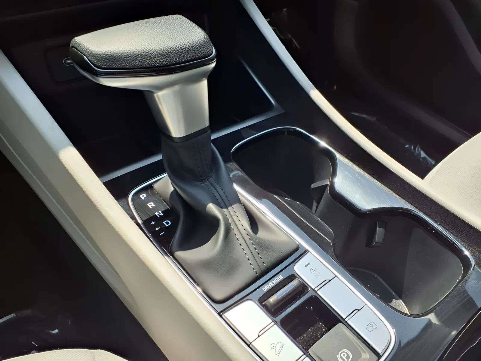 2025 Hyundai Tucson SEL - Photo 16