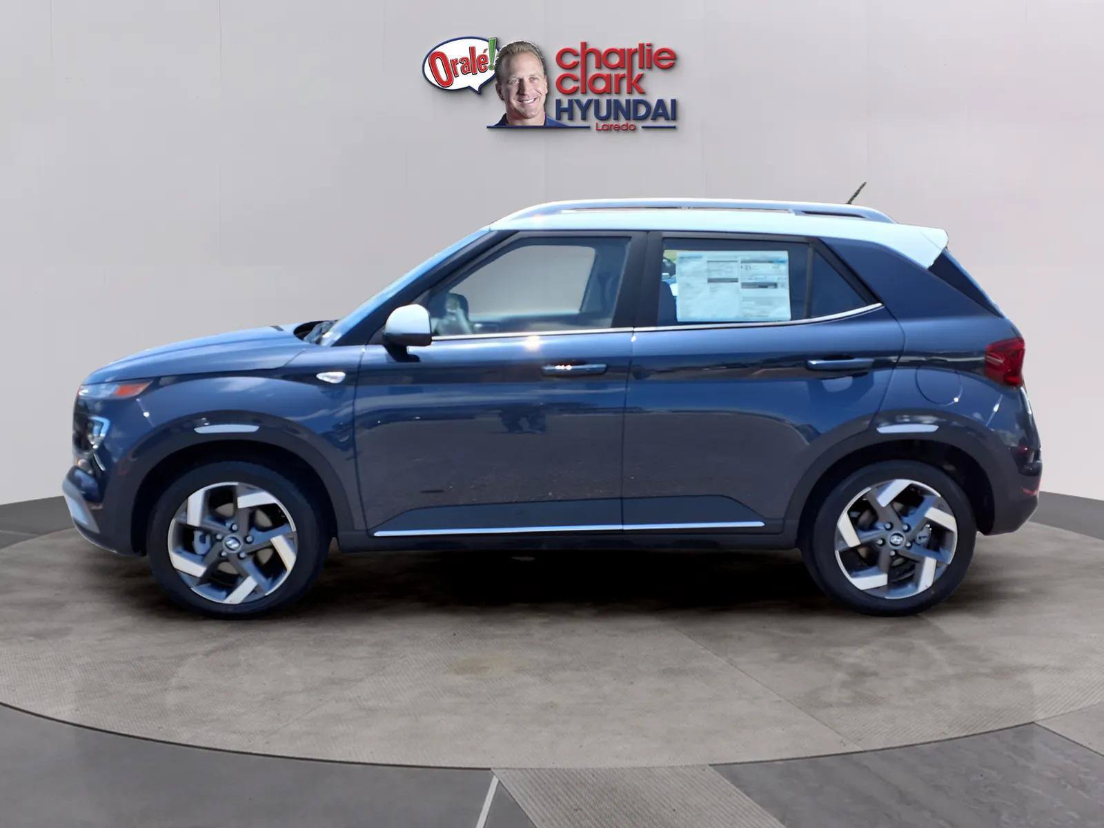 New 2026 Hyundai Venue SEL w/Two-Tone Roof SUV