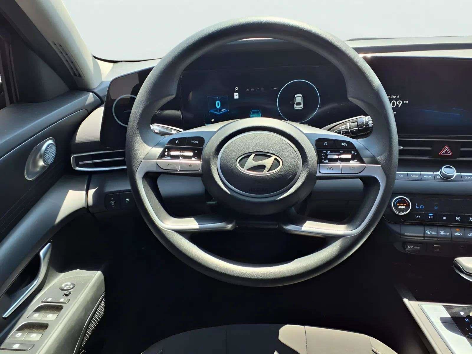2024 Hyundai Elantra SEL - Photo 19
