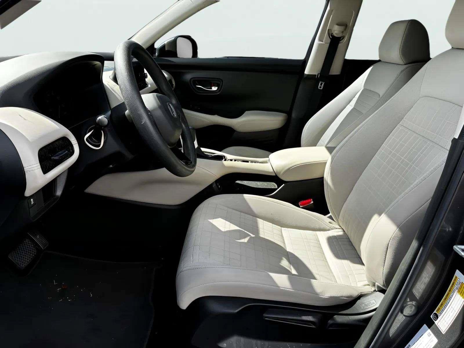 2025 Honda HR-V LX - Photo 15
