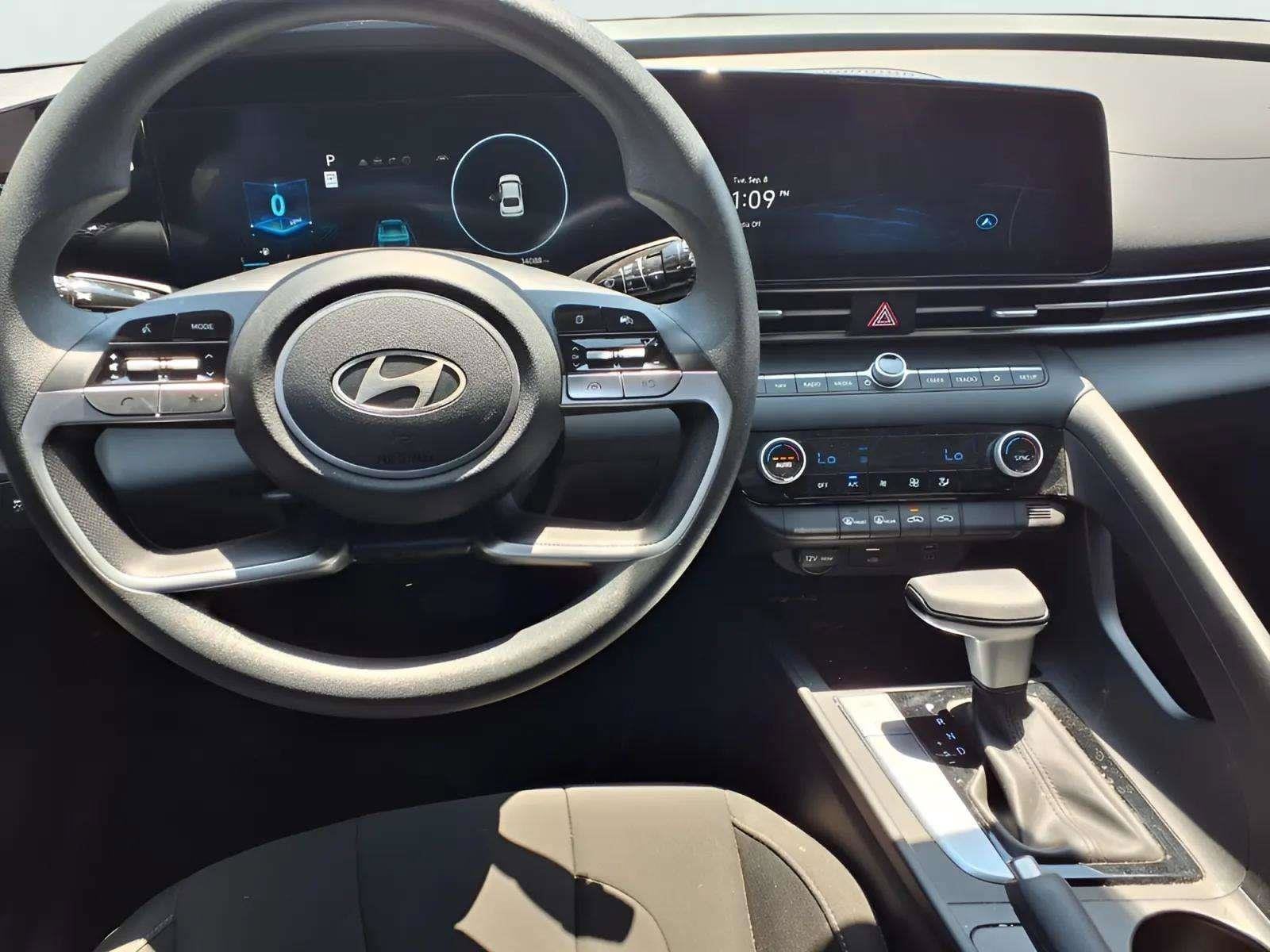 2024 Hyundai Elantra SEL - Photo 11
