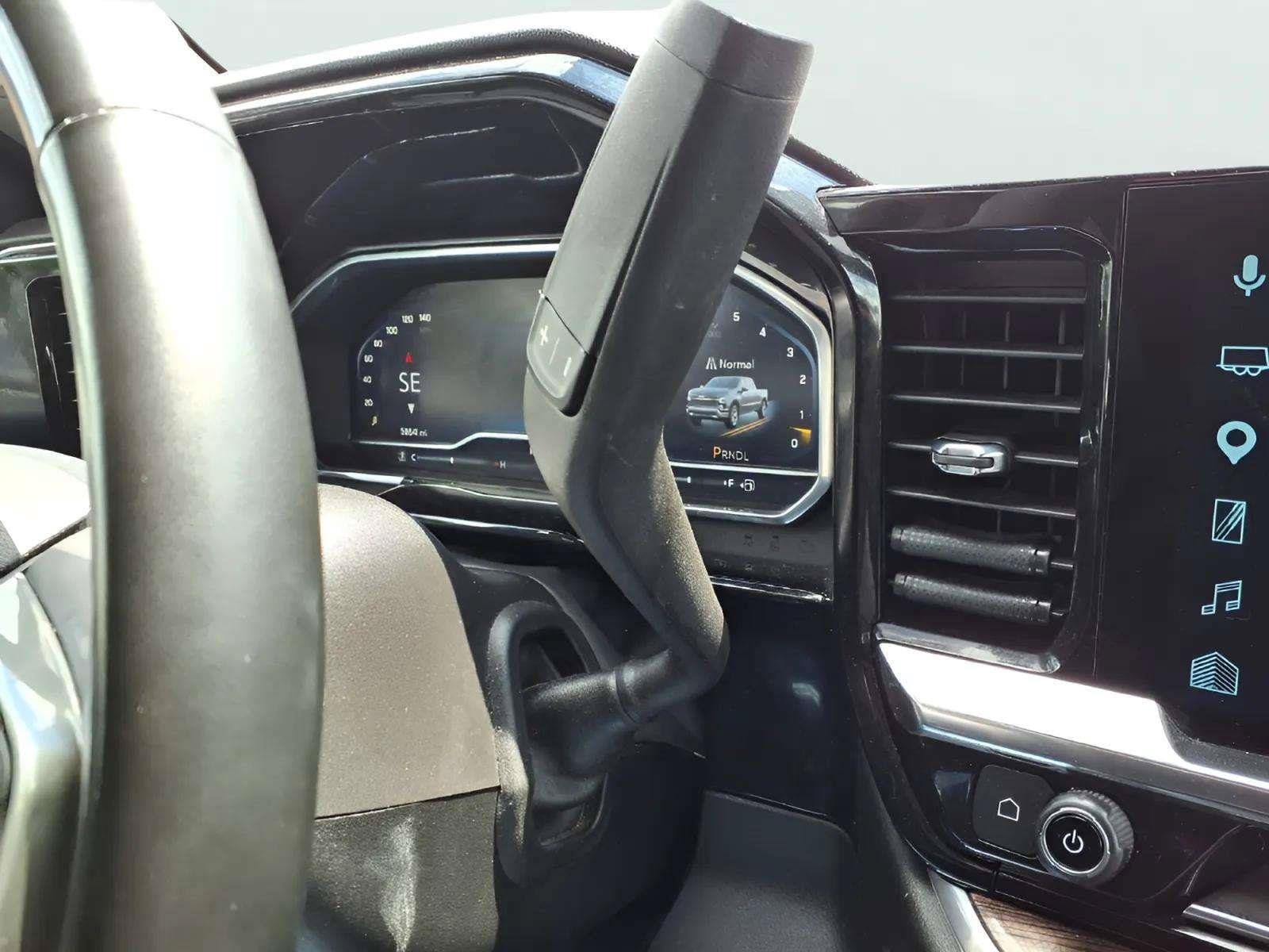 2025 Chevrolet Silverado 1500 LT - Photo 17