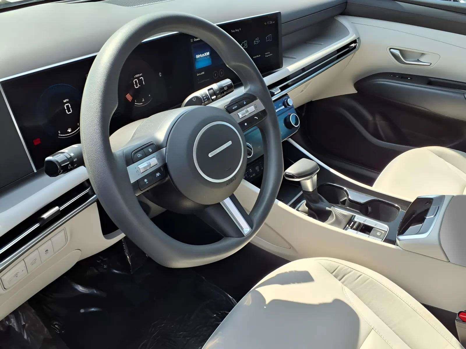 2025 Hyundai Tucson SEL - Photo 14