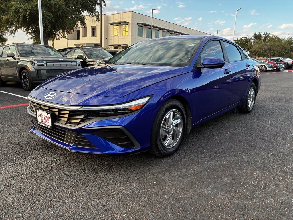 2024 Hyundai Elantra SE