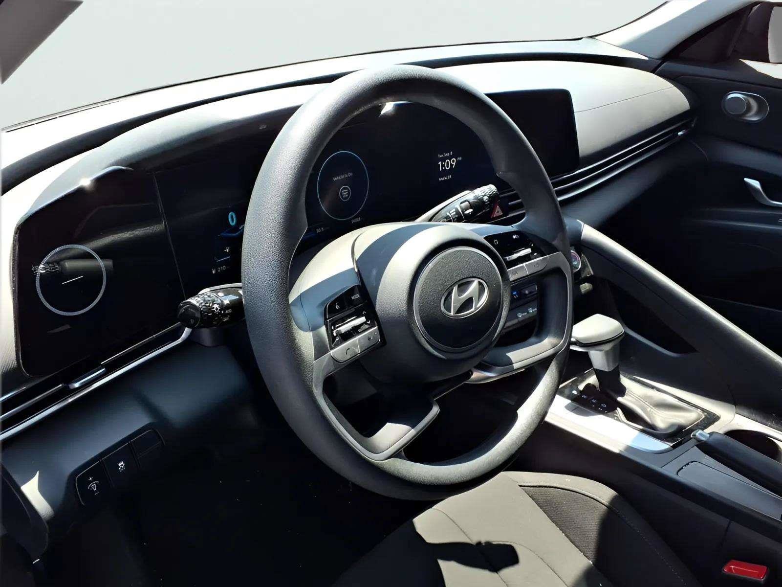 2024 Hyundai Elantra SEL - Photo 15