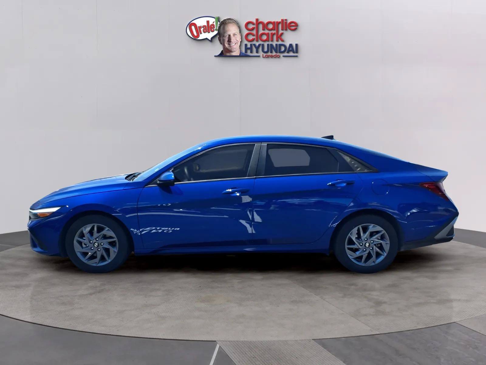 2024 Hyundai Elantra SEL - Photo 2