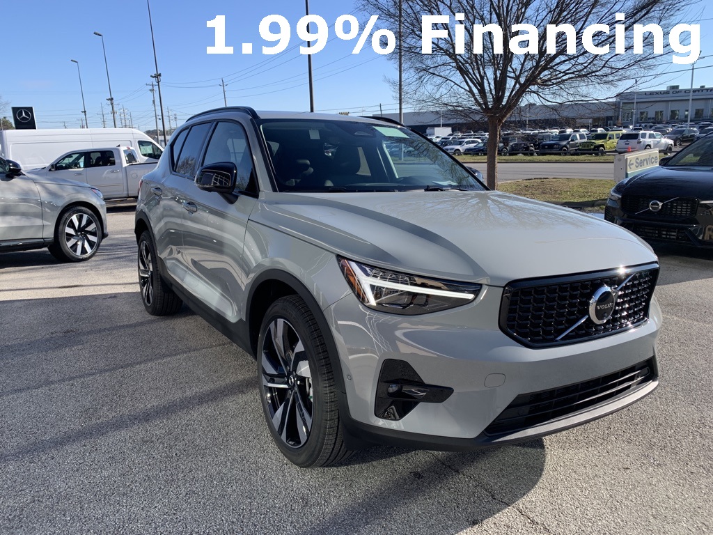 Used 2025 Volvo XC40 B5 Plus Dark Theme SUV