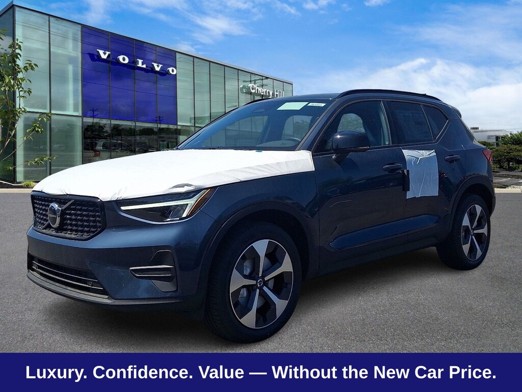New 2026 Volvo XC40 B5 Core SUV
