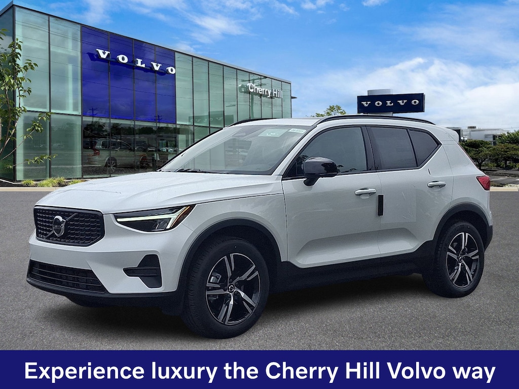 New 2026 Volvo XC40 B5 Core SUV