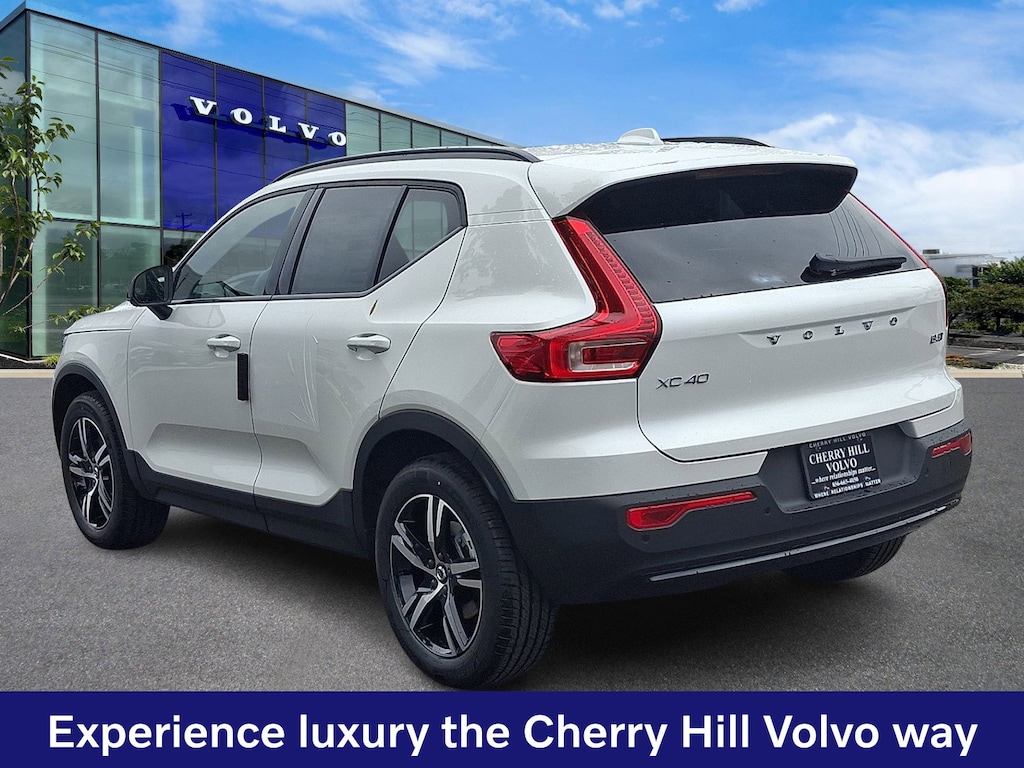 New 2026 Volvo XC40 B5 Core SUV