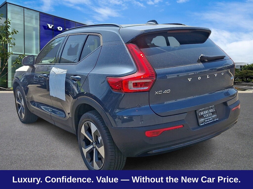 New 2026 Volvo XC40 B5 Core SUV