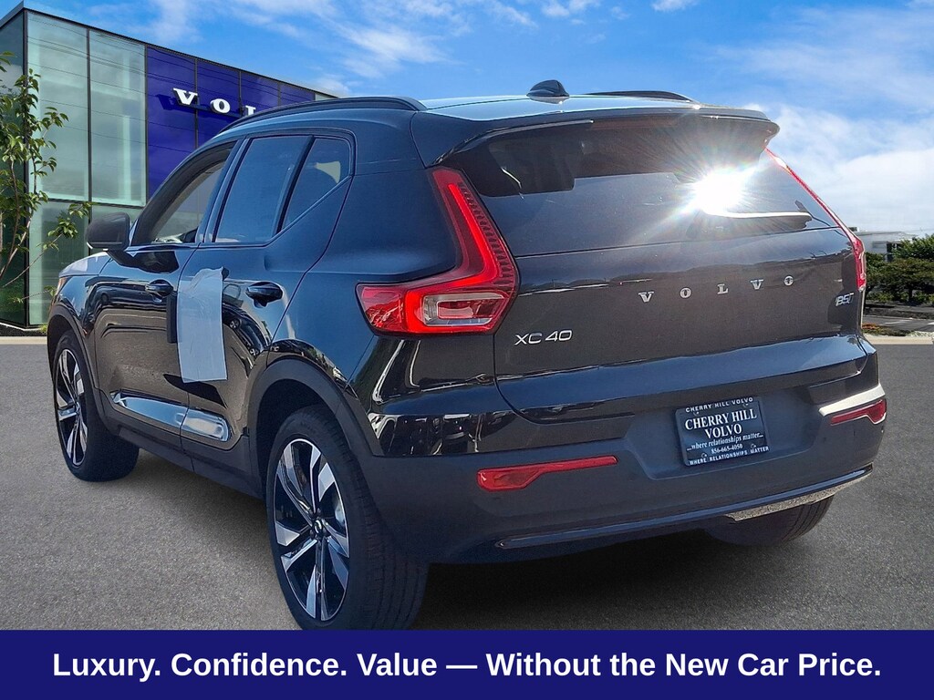New 2026 Volvo XC40 B5 Ultra SUV