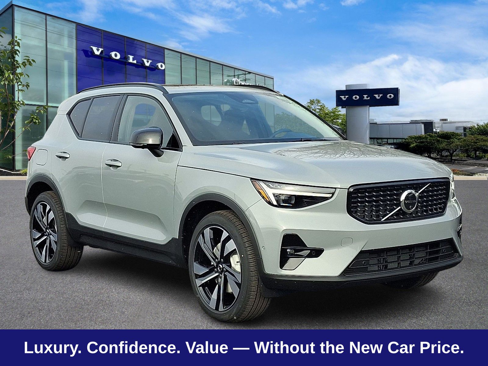 New 2026 Volvo XC40 B5 Ultra SUV