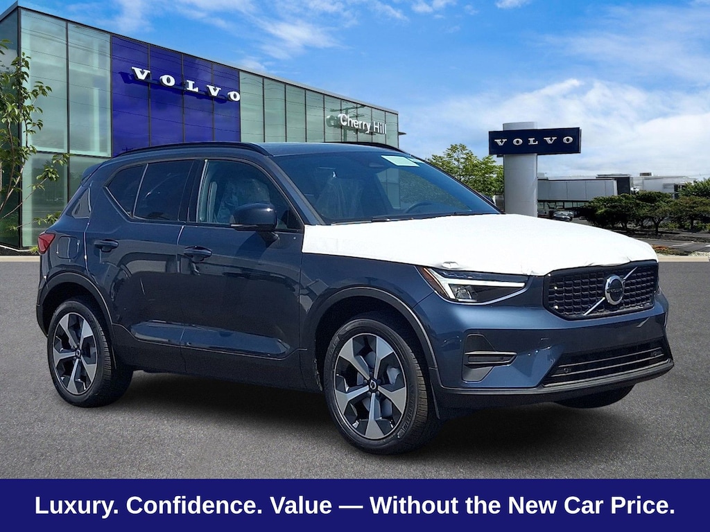 New 2026 Volvo XC40 B5 Core SUV