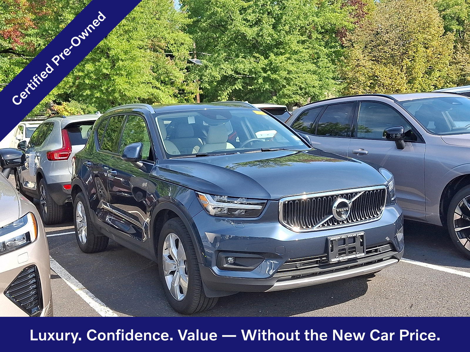 Certified 2022 Volvo XC40 Momentum SUV