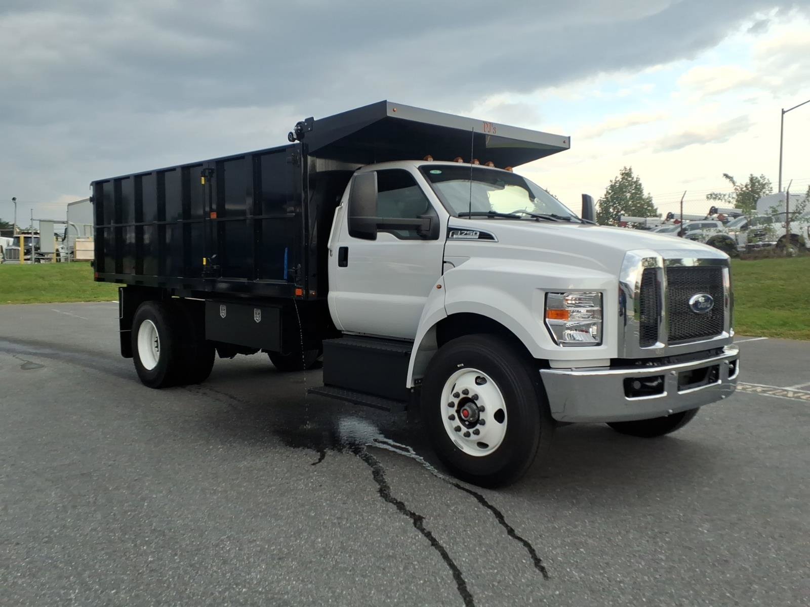  Ford F750
