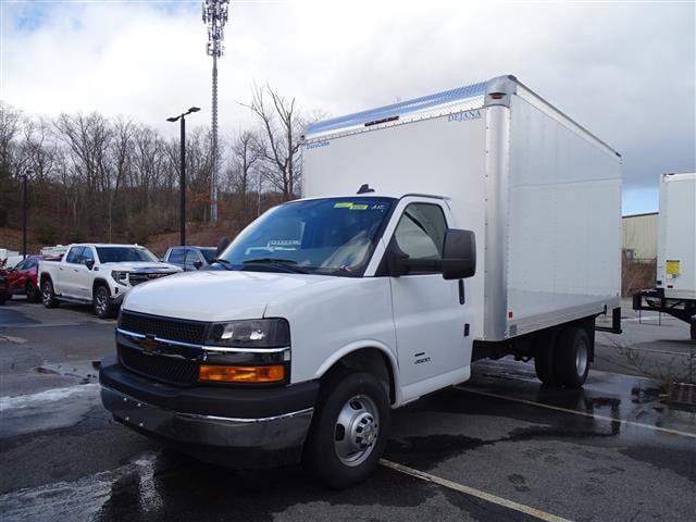 2024 Chevrolet Express Cutaway Base