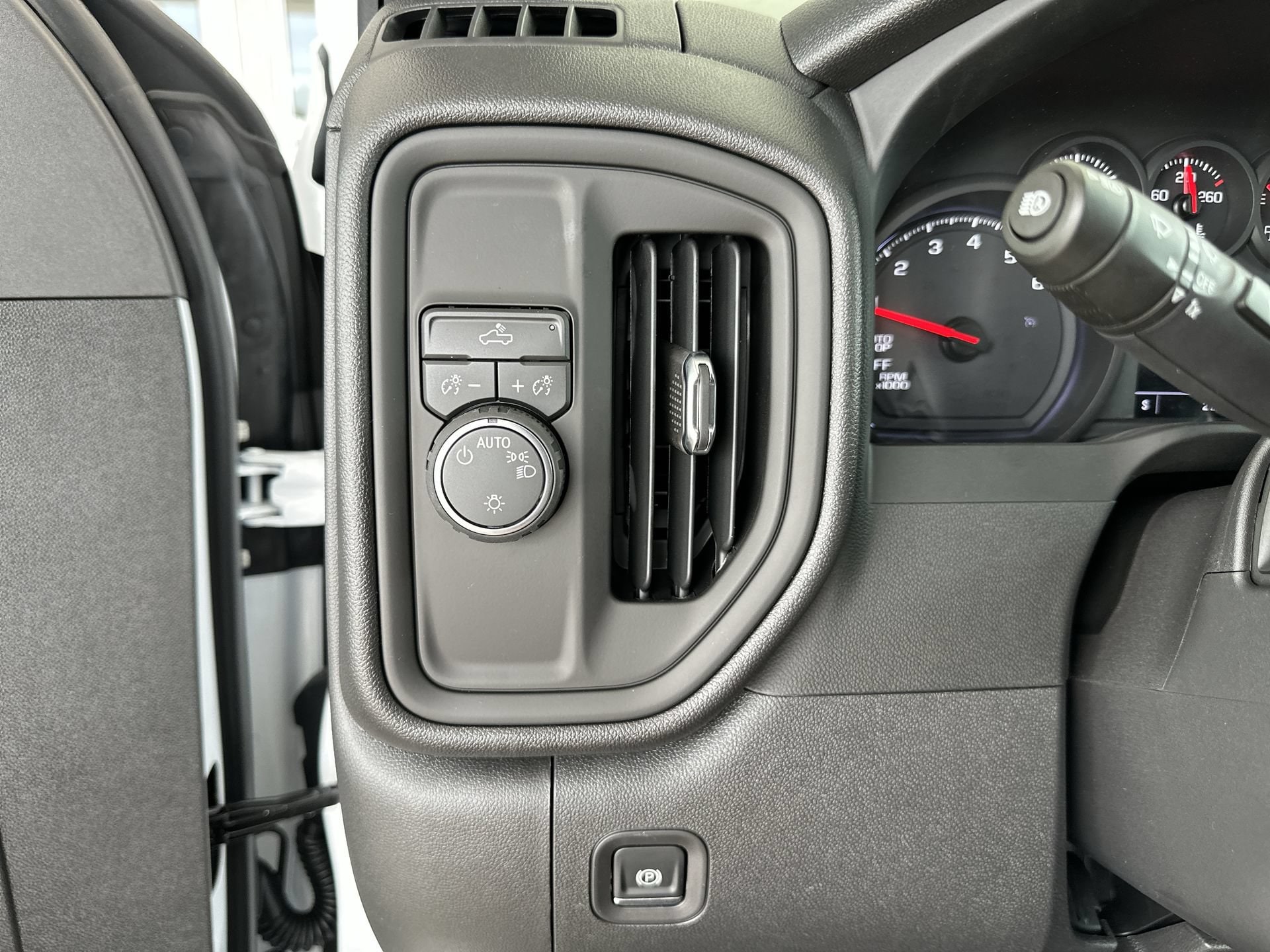 2026 Chevrolet Silverado 1500 Custom - Photo 17