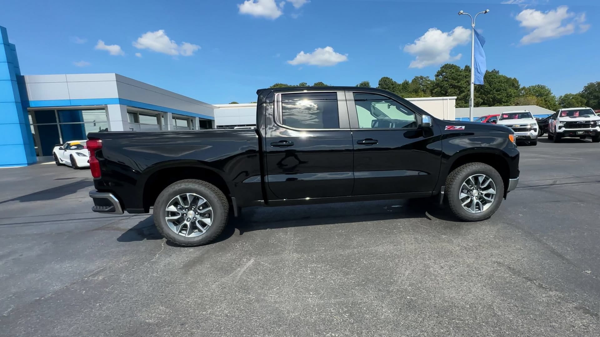 2026 Chevrolet Silverado 1500 LT - Photo 9