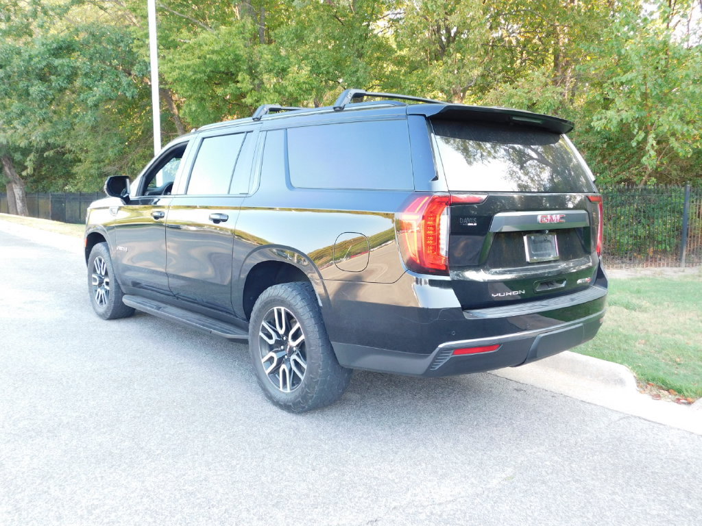 2021 GMC Yukon XL AT4 - Photo 10
