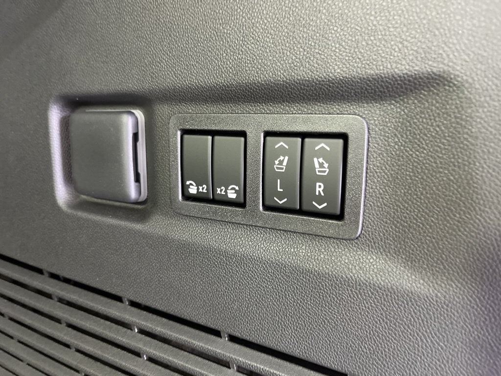 2026 Chevrolet Suburban Premier - Photo 24