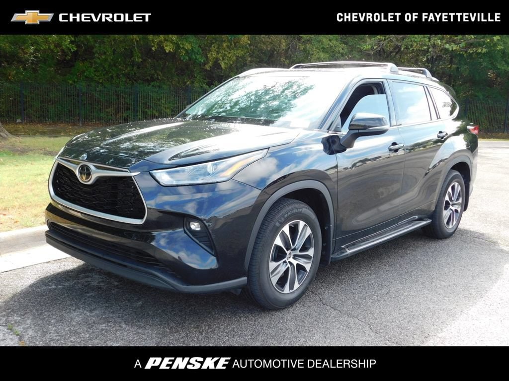 Used 2021 Toyota Highlander XLE SUV