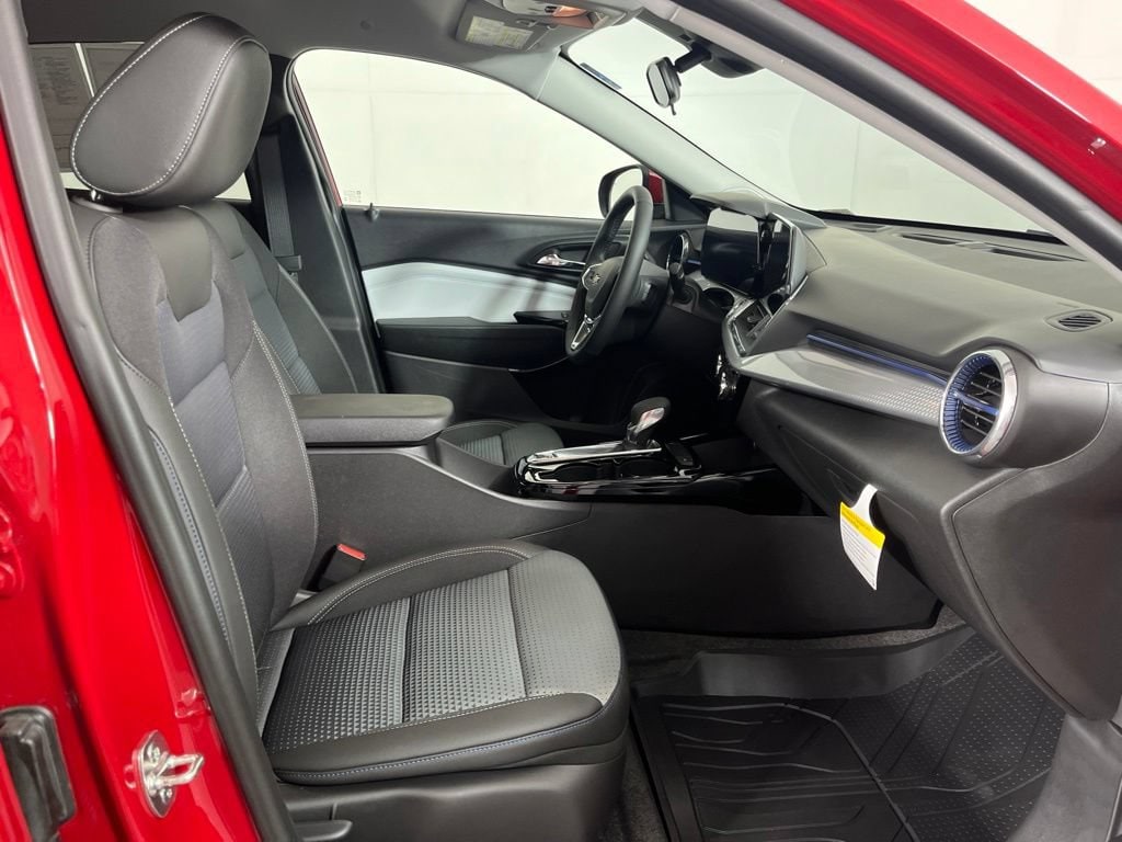 2026 Chevrolet Trax LT - Photo 8