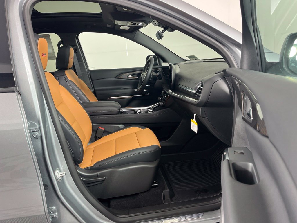 2027 Chevrolet Traverse Z71 - Photo 8