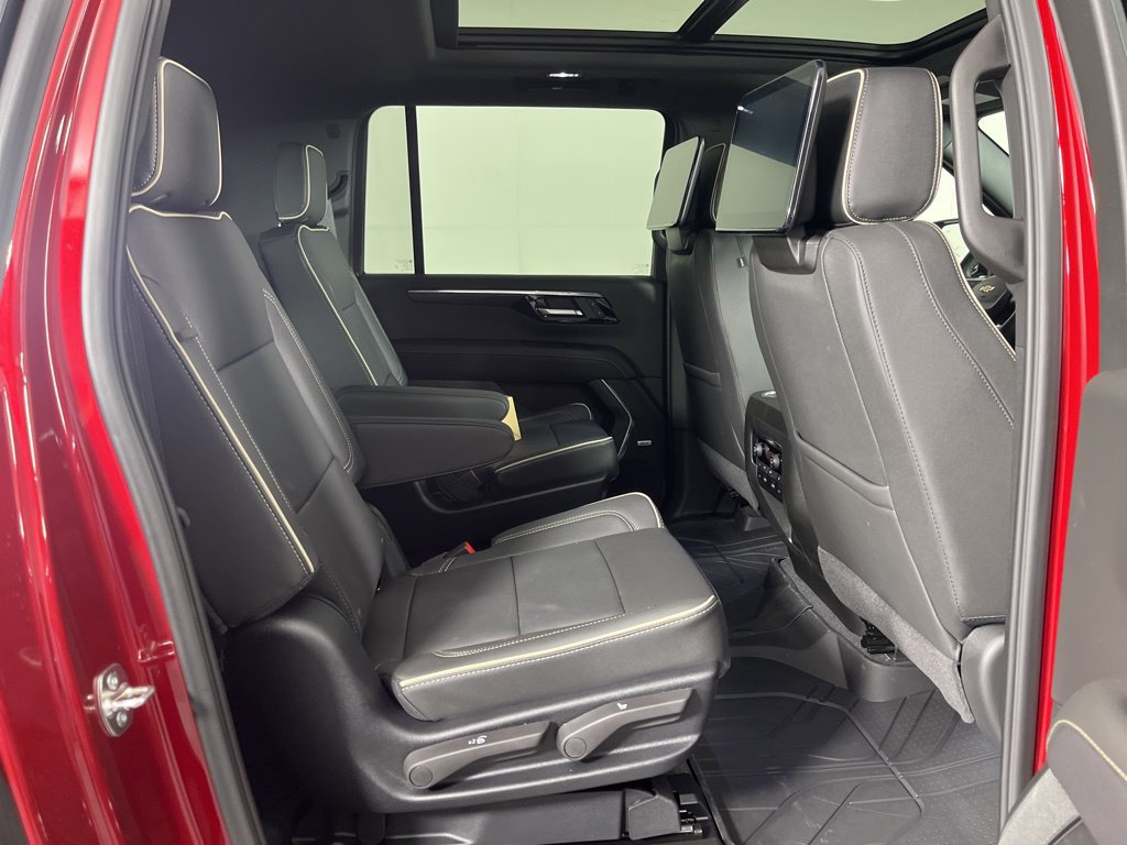 2026 Chevrolet Suburban Premier - Photo 18