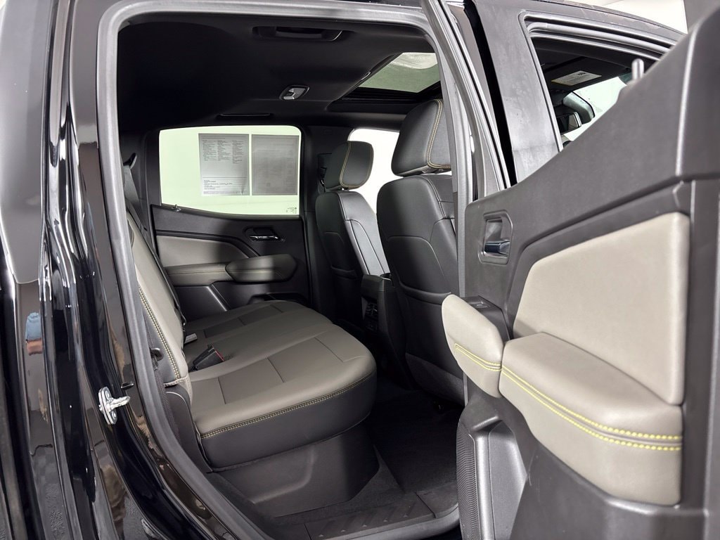 2024 Chevrolet Colorado ZR2 - Photo 9