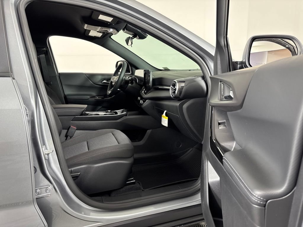 2027 Chevrolet Equinox LT - Photo 8