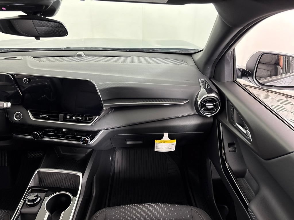 2027 Chevrolet Equinox LT - Photo 18
