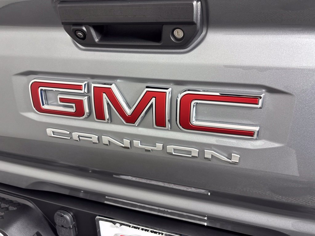 2026 GMC Canyon AT4X - Photo 9
